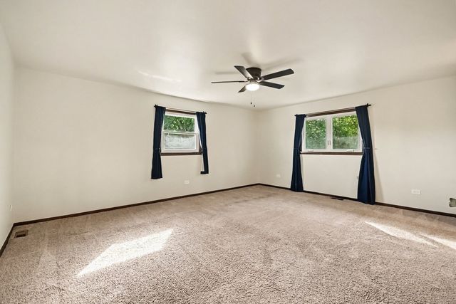 8533 W Sun Valley Drive, Palos Hills, IL 60465