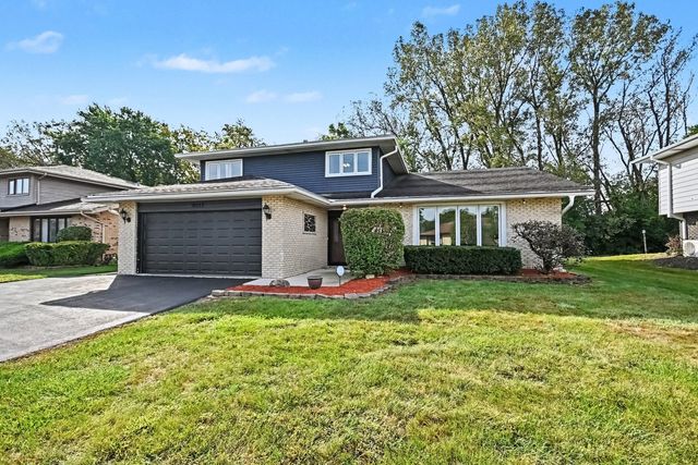 8533 W Sun Valley Drive, Palos Hills, IL 60465