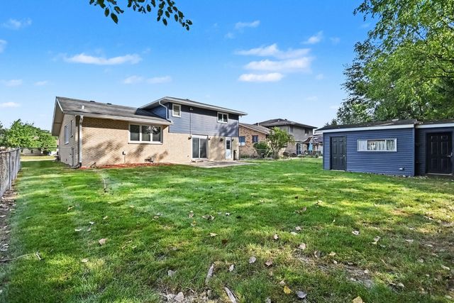 8533 W Sun Valley Drive, Palos Hills, IL 60465