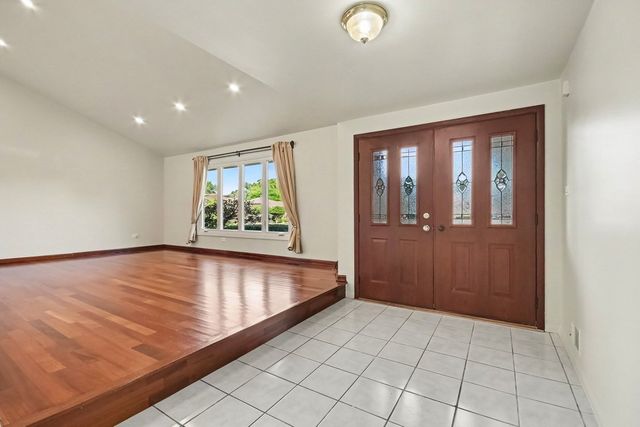 8533 W Sun Valley Drive, Palos Hills, IL 60465