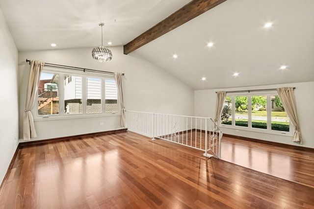 8533 W Sun Valley Drive, Palos Hills, IL 60465