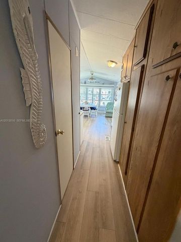979 Nettles Blvd, Jensen Beach, FL 34957