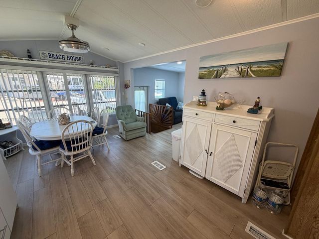 979 Nettles Blvd, Jensen Beach, FL 34957