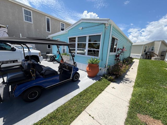979 Nettles Blvd, Jensen Beach, FL 34957