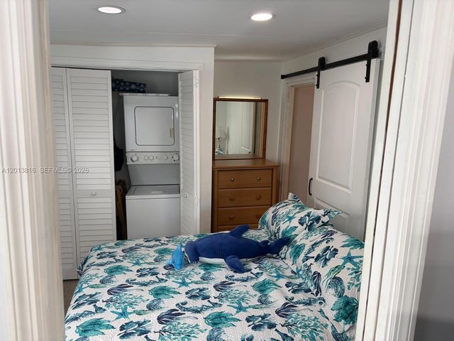 979 Nettles Blvd, Jensen Beach, FL 34957