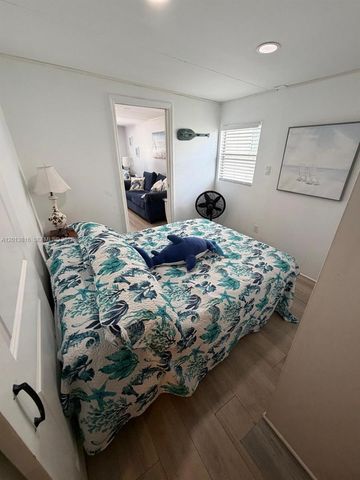 979 Nettles Blvd, Jensen Beach, FL 34957