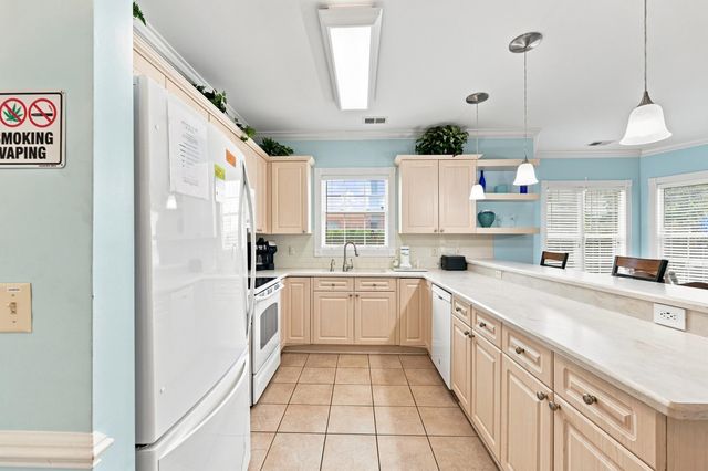 4891 Luster Leaf Cir Apt 101, Myrtle Beach, SC 29577