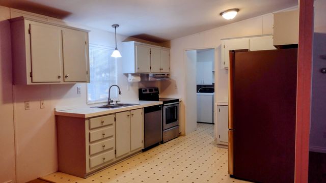 633 E Archwood Drive UNIT 128, Eagle Point, OR 97524
