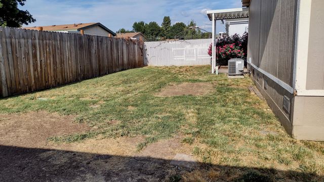 633 E Archwood Drive UNIT 128, Eagle Point, OR 97524