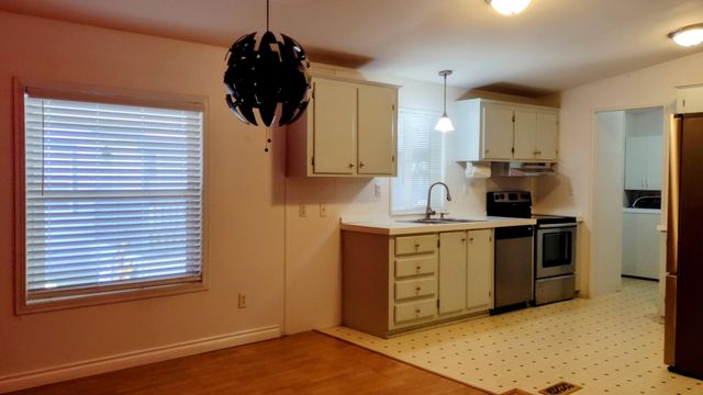 633 E Archwood Drive UNIT 128, Eagle Point, OR 97524