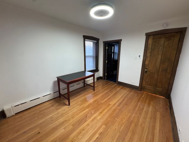 2437 W North Shore Avenue 2, Chicago, IL 60645