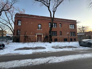 2437 W North Shore Avenue 2, Chicago, IL 60645