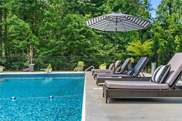 6323 Nesting Way, Oak Ridge, NC 27310