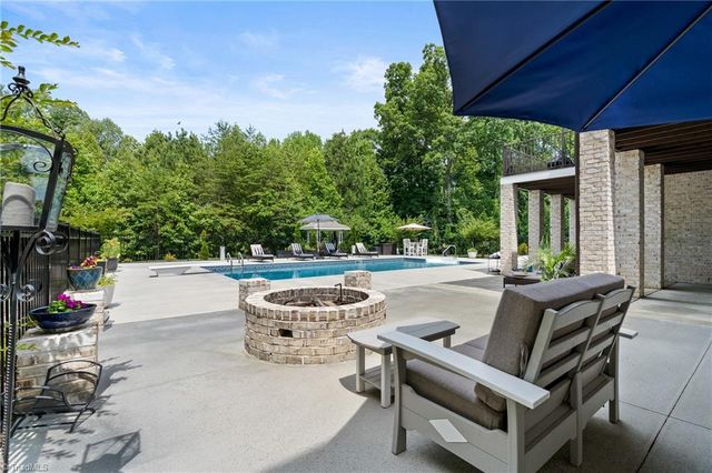 6323 Nesting Way, Oak Ridge, NC 27310