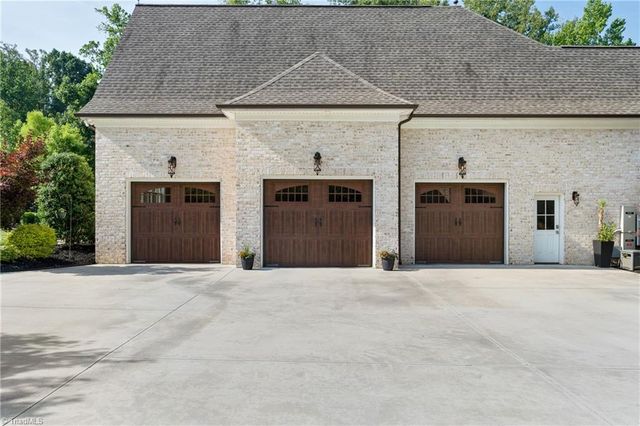 6323 Nesting Way, Oak Ridge, NC 27310