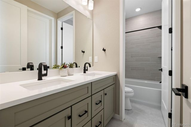 8827 Moonshimmer Trail, Littleton, CO 80125