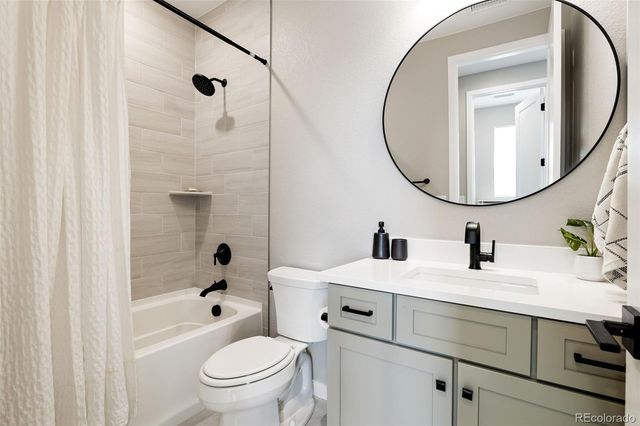 8827 Moonshimmer Trail, Littleton, CO 80125