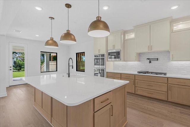 1918 Cathedral Bend Drive, Missouri City, TX 77459