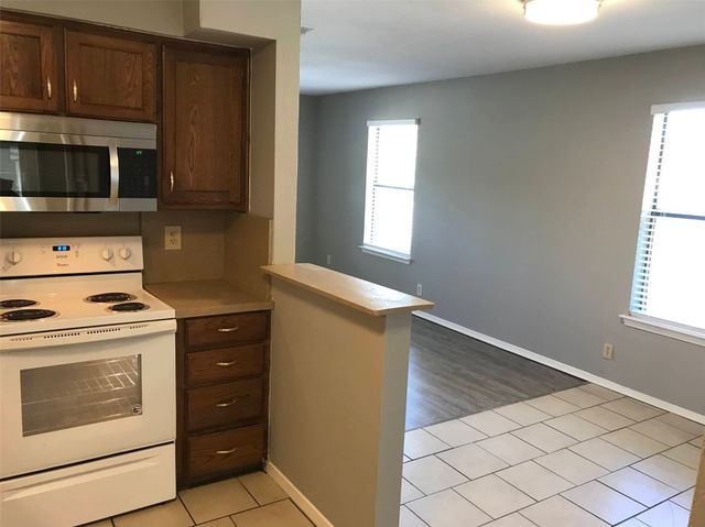 118 Maple Street A, Arlington, TX 76011