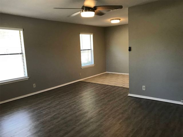 118 Maple Street A, Arlington, TX 76011