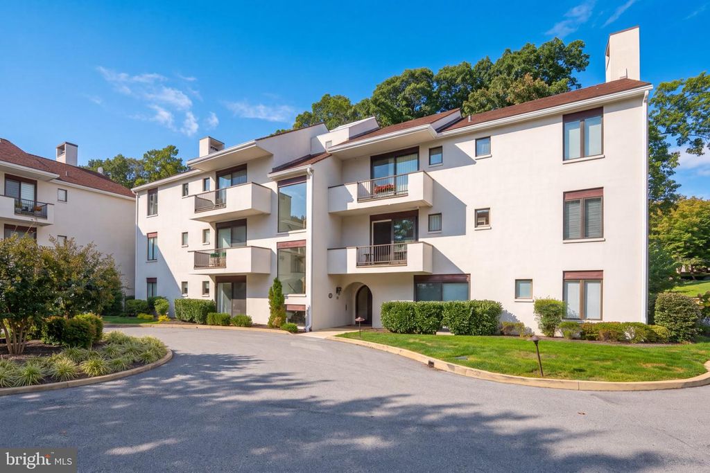 17 GEVREY #17, DEVON, PA 19333 — exterior