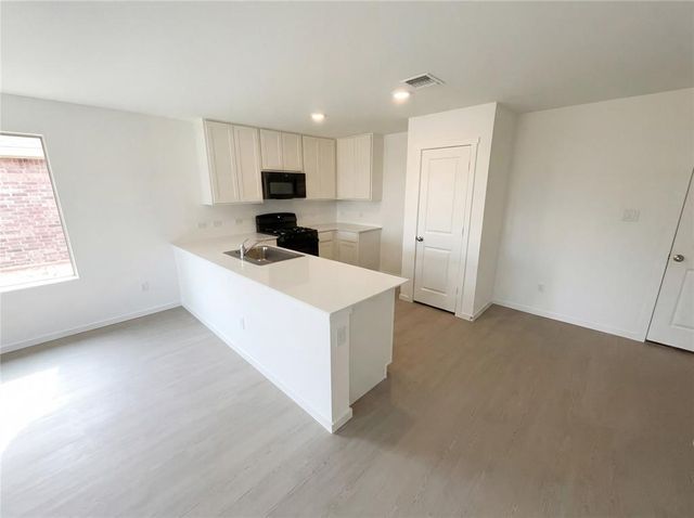 3708 Los Cabos Drive, Mustang, OK 73064