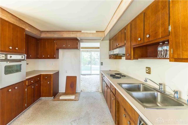 211 Whittington Drive, Dayton, OH 45459