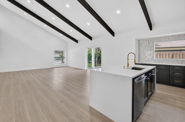 2908 NW 24th Way, Boca Raton, FL 33431