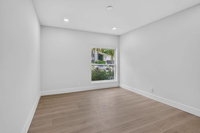 2908 NW 24th Way, Boca Raton, FL 33431