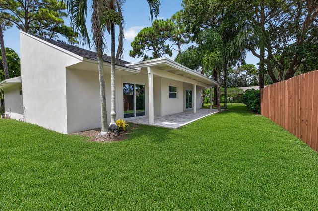 2908 NW 24th Way, Boca Raton, FL 33431