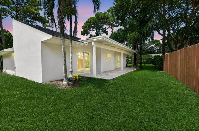 2908 NW 24th Way, Boca Raton, FL 33431