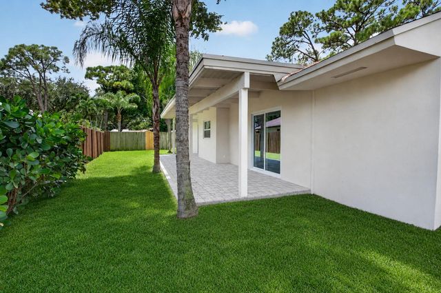 2908 NW 24th Way, Boca Raton, FL 33431