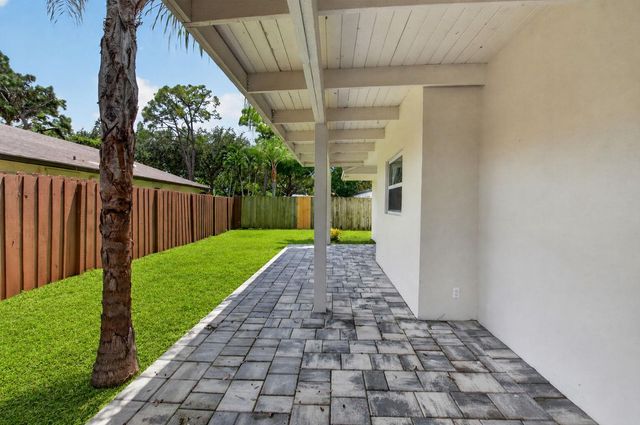 2908 NW 24th Way, Boca Raton, FL 33431