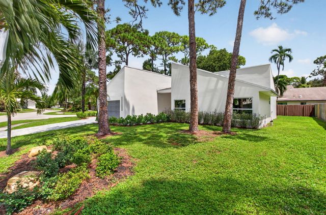 2908 NW 24th Way, Boca Raton, FL 33431
