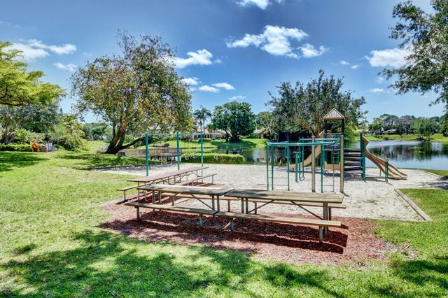 2908 NW 24th Way, Boca Raton, FL 33431