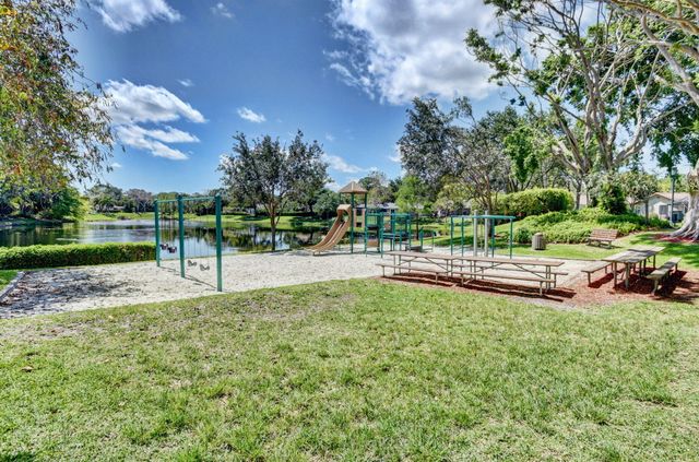2908 NW 24th Way, Boca Raton, FL 33431