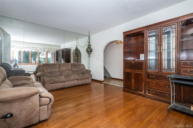 1559 Hollywood Avenue, Bronx, NY 10461
