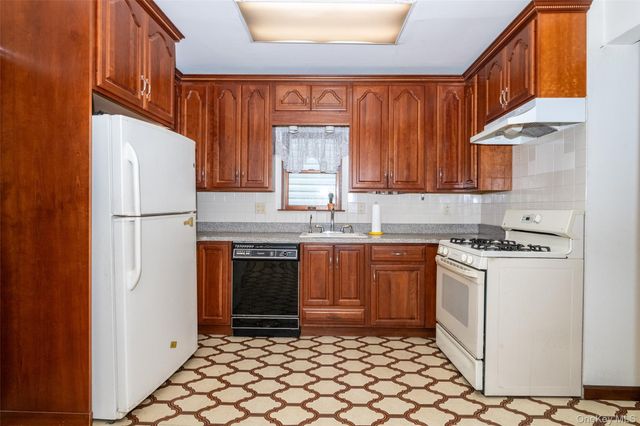 1559 Hollywood Avenue, Bronx, NY 10461