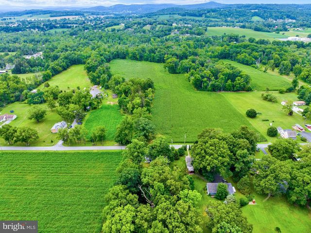 185 STITZER, Oley, PA 19547