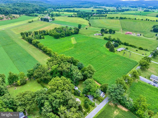 185 STITZER, Oley, PA 19547