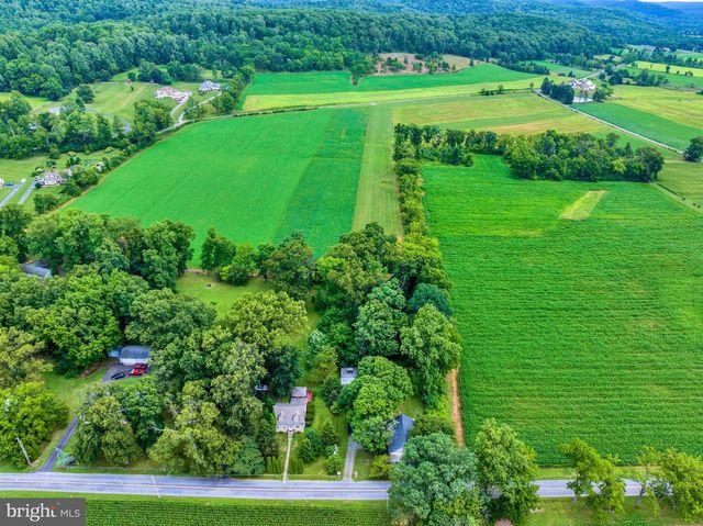 185 STITZER, Oley, PA 19547