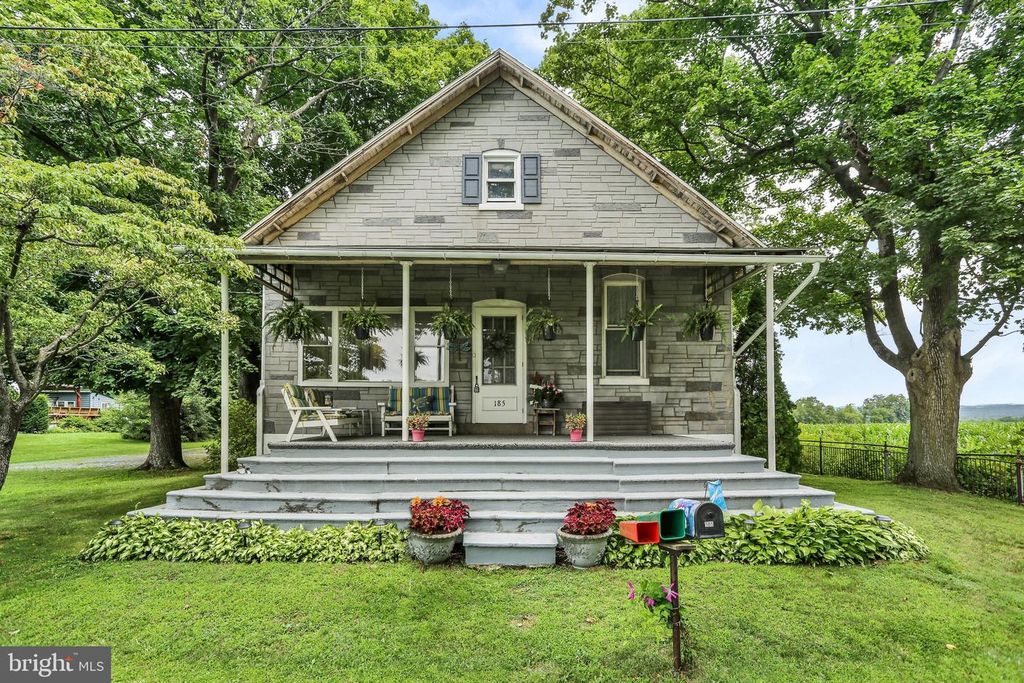 185 STITZER, Oley, PA 19547