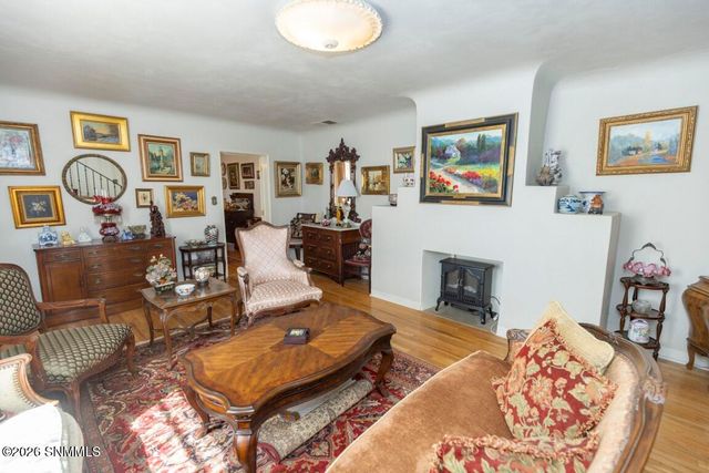 950 Hess Terrace, Las Cruces, NM 88005