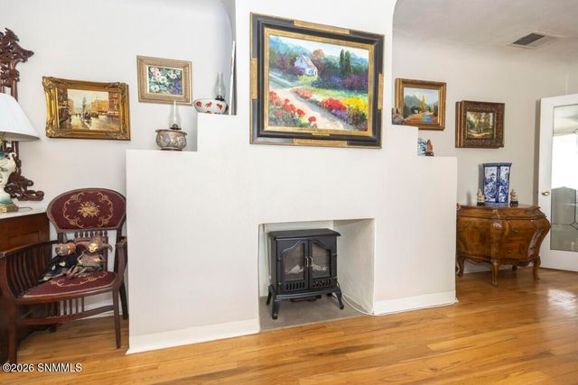 950 Hess Terrace, Las Cruces, NM 88005