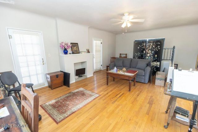 950 Hess Terrace, Las Cruces, NM 88005