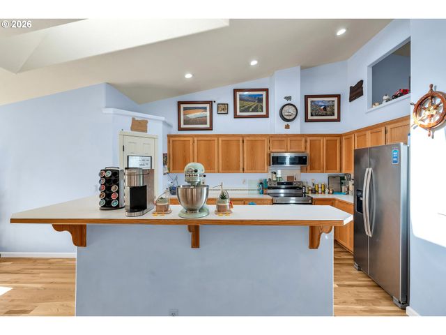 1558 Se JASMINE Way, Gresham, OR 97080
