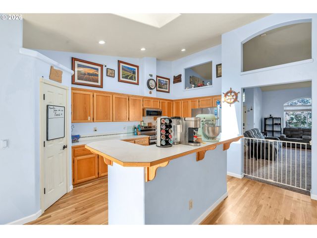 1558 Se JASMINE Way, Gresham, OR 97080