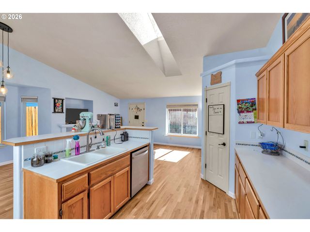 1558 Se JASMINE Way, Gresham, OR 97080