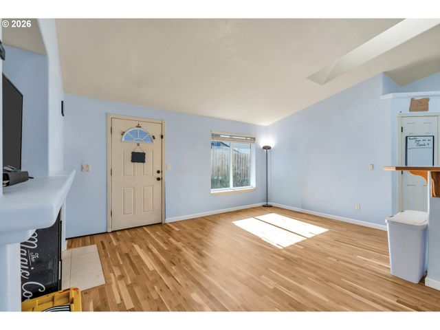 1558 Se JASMINE Way, Gresham, OR 97080