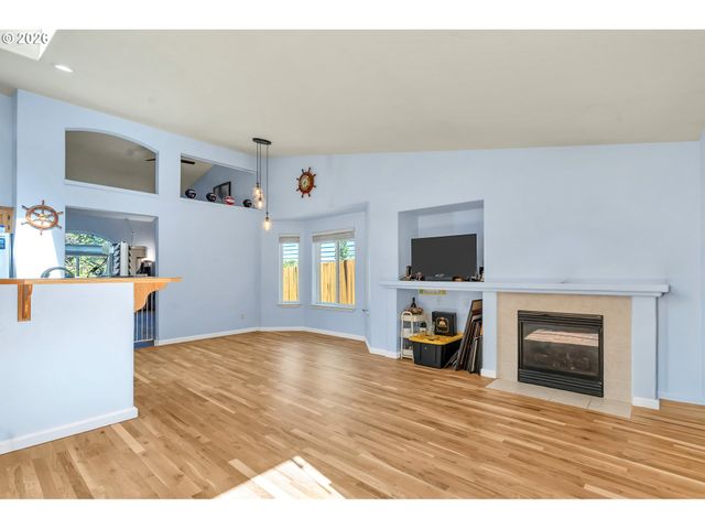 1558 Se JASMINE Way, Gresham, OR 97080